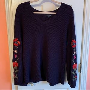 ✨American Eagle Floral-Sleeved Sweater✨
